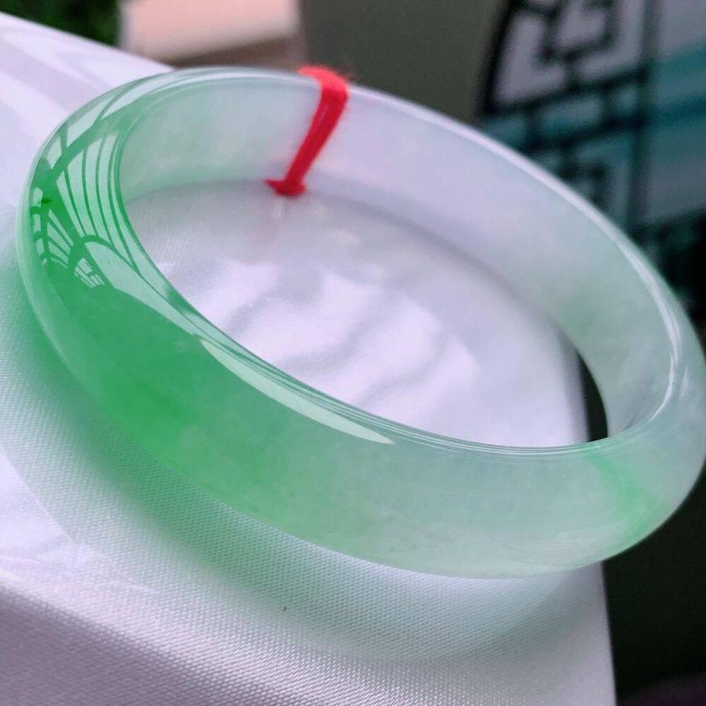 冰种半圈阳绿宽版正圈A货翡翠手镯