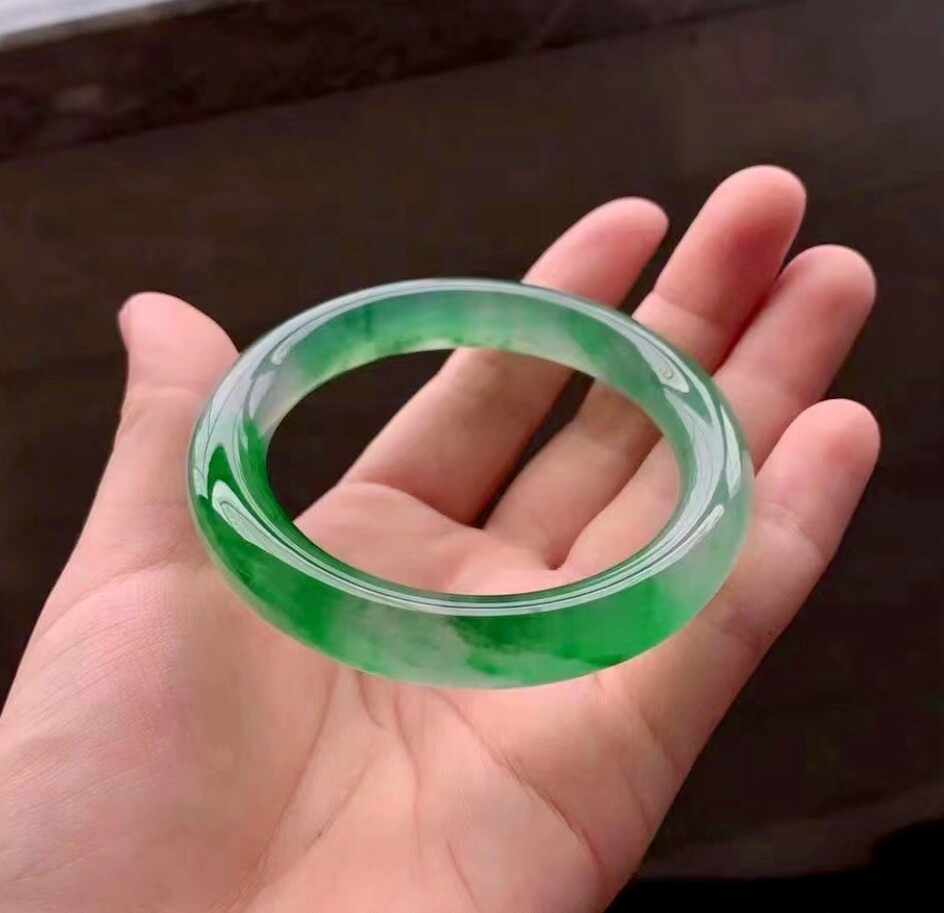 高冰正阳绿飘花圆条A货翡翠手镯