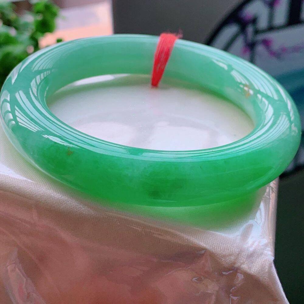 满果绿圆条A货翡翠手镯